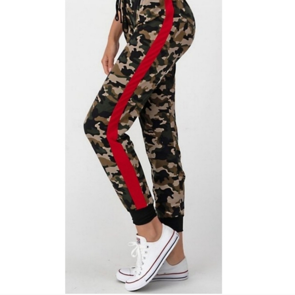 Heart & Hips Camo Joggers